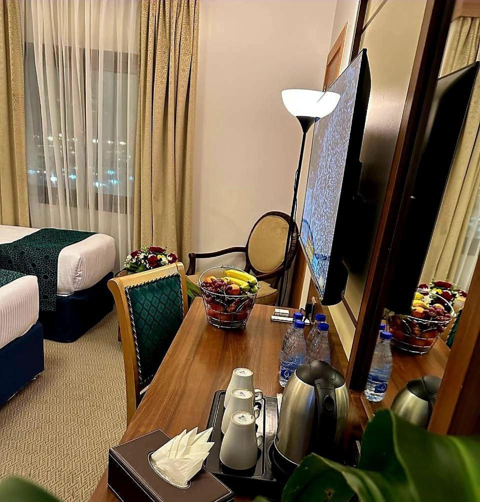 One Inn Hotel Медина Экстерьер фото