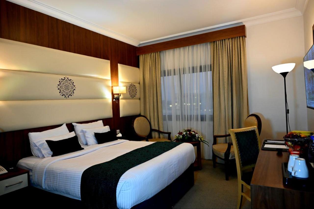 One Inn Hotel Медина Экстерьер фото